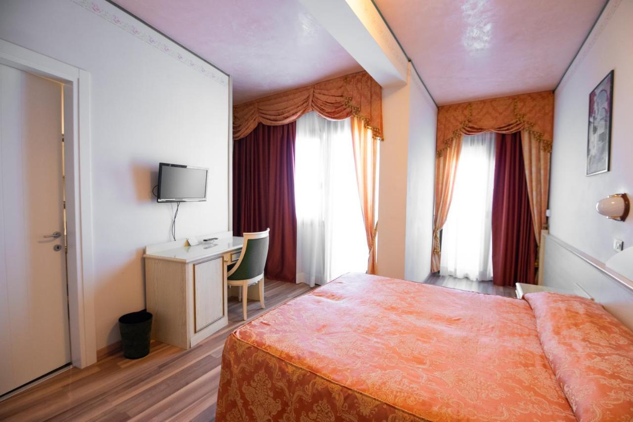 Hotel Carlton Lido di Jesolo Zewnętrze zdjęcie